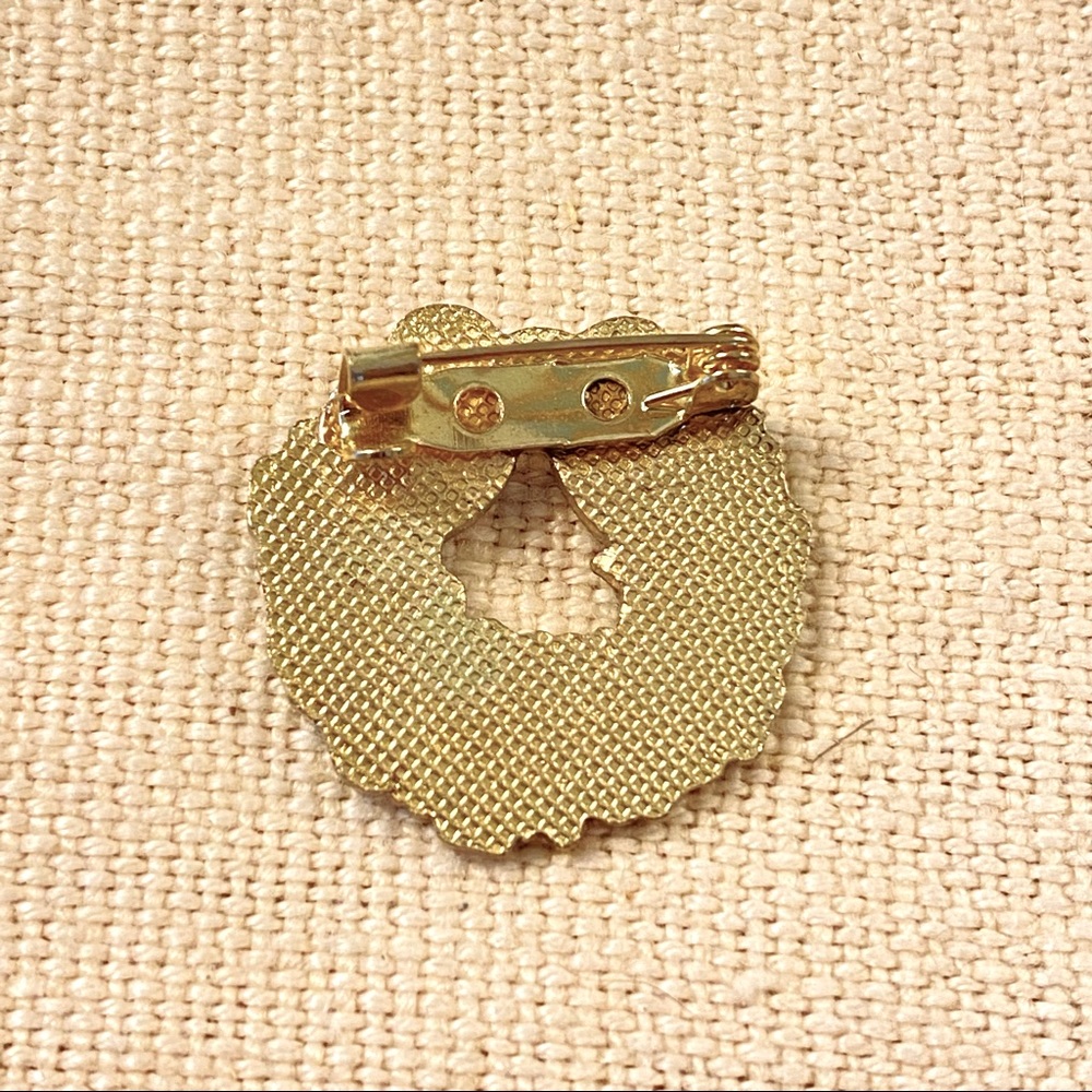 Vintage Enamel Wreath Christmas Holiday Brooch - Picture 3 of 3